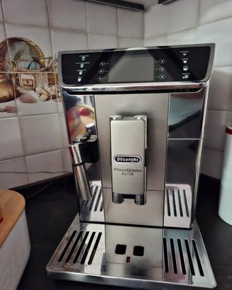 macchina caffè superautomatica Delonghi 