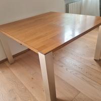Tavolo quadrato in legno 