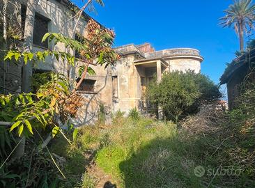 Villa ed antico palmento terreno 53000 mq terreno