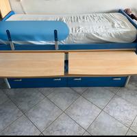 Letto a castello con scrivania