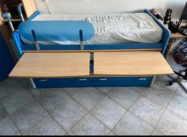 Letto a castello con scrivania