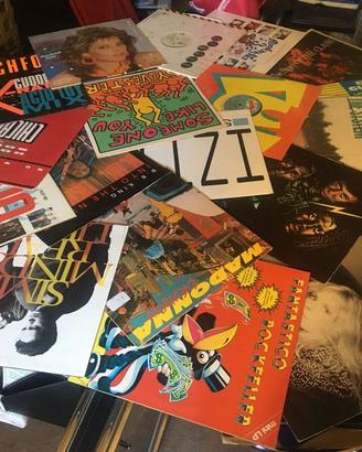 700 dischi vinile LP 33 giri e 45 giri