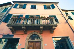 Camere e appartamenti per turisti a 25