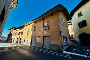 CASA SEMINDIPENDENTE A ALBINO