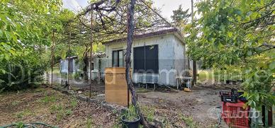 Fabbricato con terreno a Piedimonte Etneo