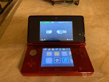 Nintendo 3DS rosso con schermi perfetti