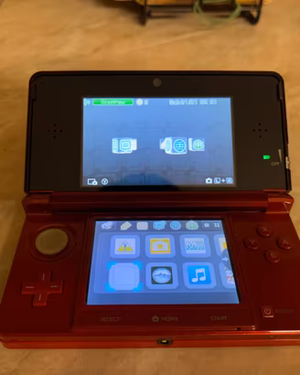 Nintendo 3DS rosso con schermi perfetti