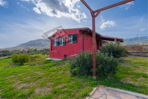 Casa indipendente su 2 livelli con giardino