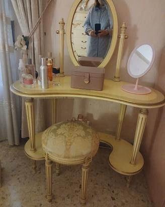 specchiera più sgabello più cassettiera beige 