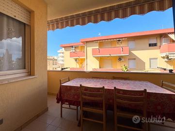 Trilocale con terrazza, viale Sardegna