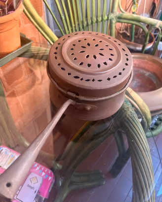 Oggetti antichi in rame e ottone