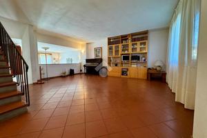 VILLA A SCHIERA CENTRALE A FIGLINE E INCISA VALDAR