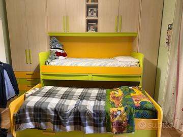 Cameretta completa con letto a ponte, armadi, scri