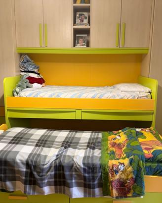 Cameretta completa con letto a ponte, armadi, scri