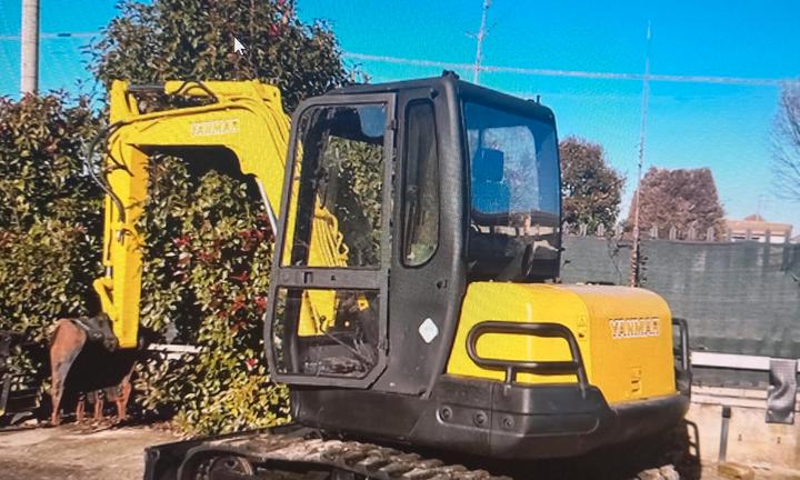 E212 - Escavatore 50 q Yanmar B50
