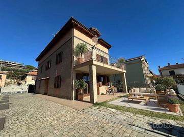Villa di 330 m² con più di 5 locali e box auto a V