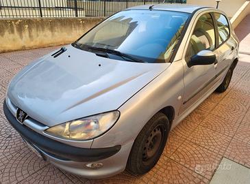 Autovettura Peugeot 206
