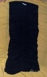 Vestito nero con arricciatura