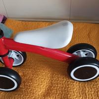 Triciclo baby di colore rosso 