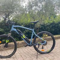 Bicicletta elettrica completamente accessoriata