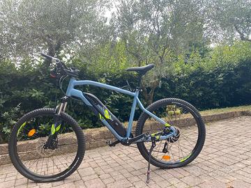 Bicicletta elettrica completamente accessoriata
