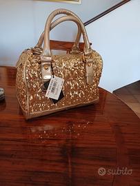 BAULETTO BATA con paillettes dorate