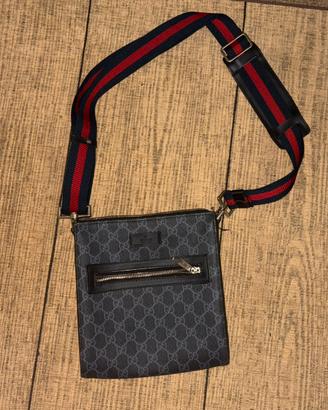 Gucci borsa a tracolla GG Supreme nera – Nuova