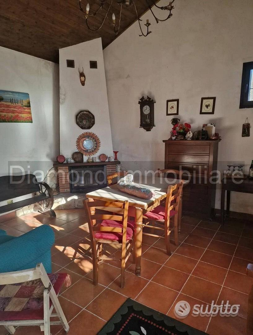 Casetta con 4.000mq di terreno a Zafferana Etnea - Vista 2