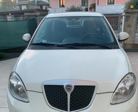 Lancia y 2010