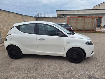 LANCIA YPSILON 1.0 HYBRID