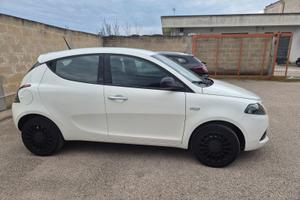 LANCIA YPSILON 1.0 HYBRID