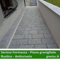 Pavimento in SERIZZO, Piano granigliato