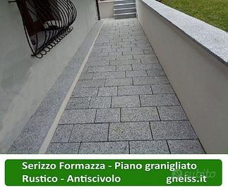 Pavimento in SERIZZO, Piano granigliato