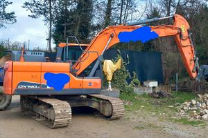 escavatore doosan 140 lc
