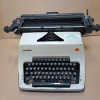 MACCHINA DA SCRIVERE OLYMPIA INTERNATIONAL VINTAGE