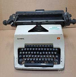 MACCHINA DA SCRIVERE OLYMPIA INTERNATIONAL VINTAGE
