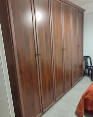 armadio in legno 