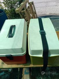 frigorifero e stoviglie da campeggio vintage 