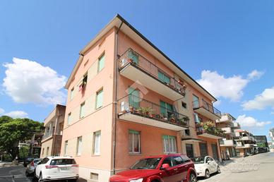 3 LOCALI A PORTO SAN GIORGIO