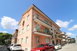 3 LOCALI A PORTO SAN GIORGIO