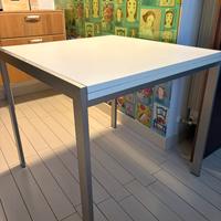 Tavolo cucina bianco profili metallo