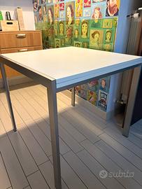 Tavolo cucina bianco profili metallo