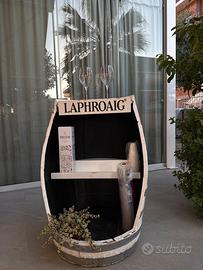 Botte Laphroaig angolo bar feste in giardino