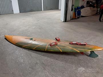 Tavola da windsurf vintage in vetroresina, realizz