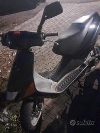 Aprilia sr 50cc del 95 a  1000e funzionante