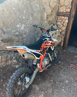 Pit bike