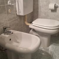 Sanitari, specchio bagno, mobile bagno