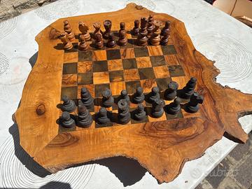 Scacchiera Artigianale in Legno Massello