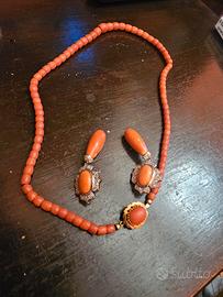 collana e orecchini in corallo oro e diamanti