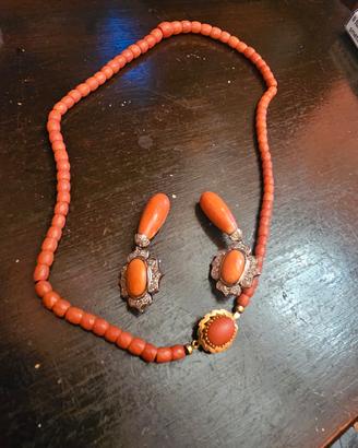 collana e orecchini in corallo oro e diamanti
